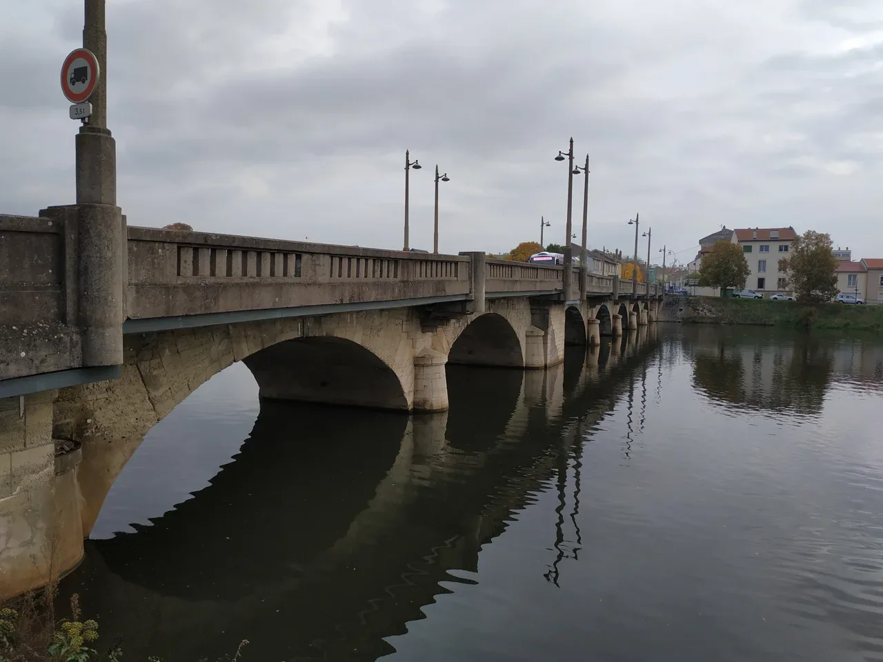 Le pont de Tomblaine : repère de la commune où se trouve le Lido. Photo de contexte.